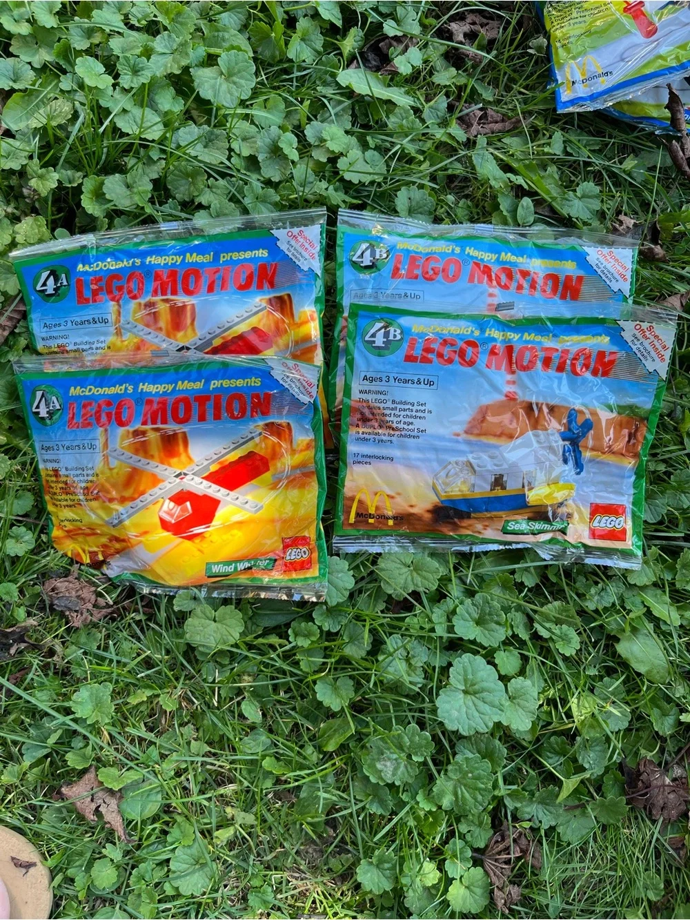 32 bags of 1989 UNOPENED VINTAGE LEGOS